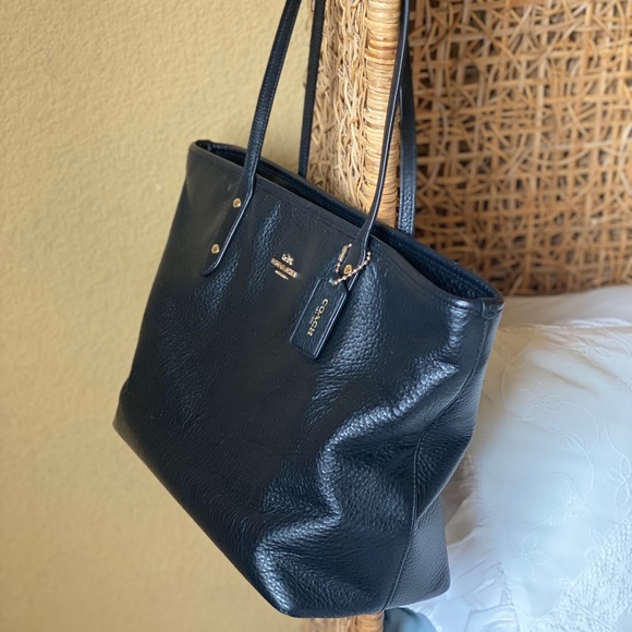 COACH PEBBLED LEATHER TOTE - BLACK - Picture 12 of 13